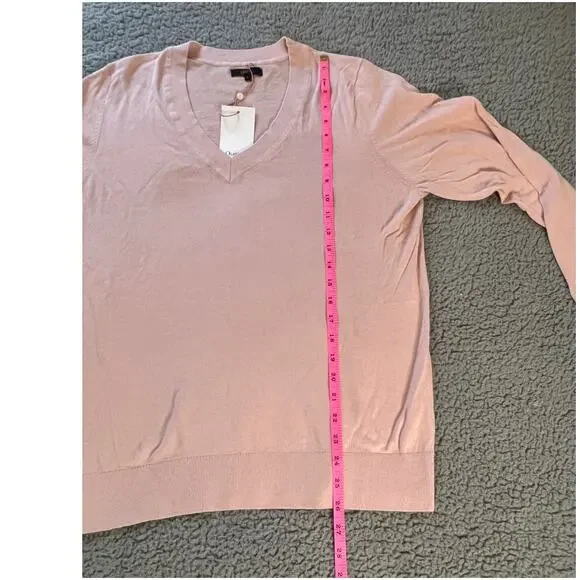 Lightweight Cotton Cashmere V-Neck Sweater Large (B100320) - Picture 7 of 8